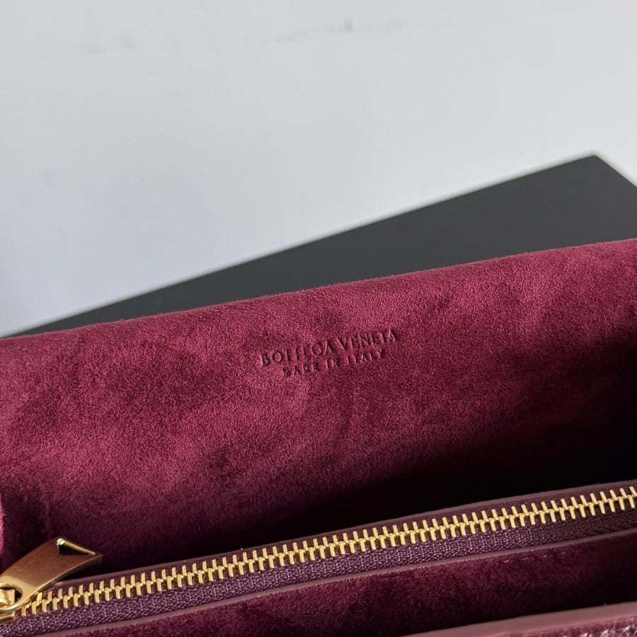 BV Dustbag Shoulder Bag (Suede) 32cm