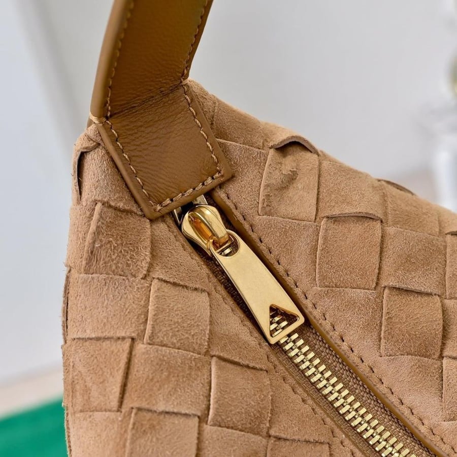 BV Wallace Shoulder Bag 22cm