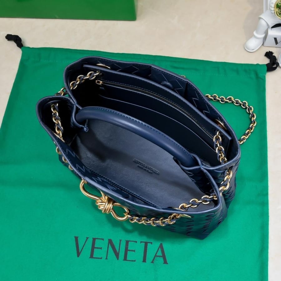BV Small Andiamo Chain Bag 25cm