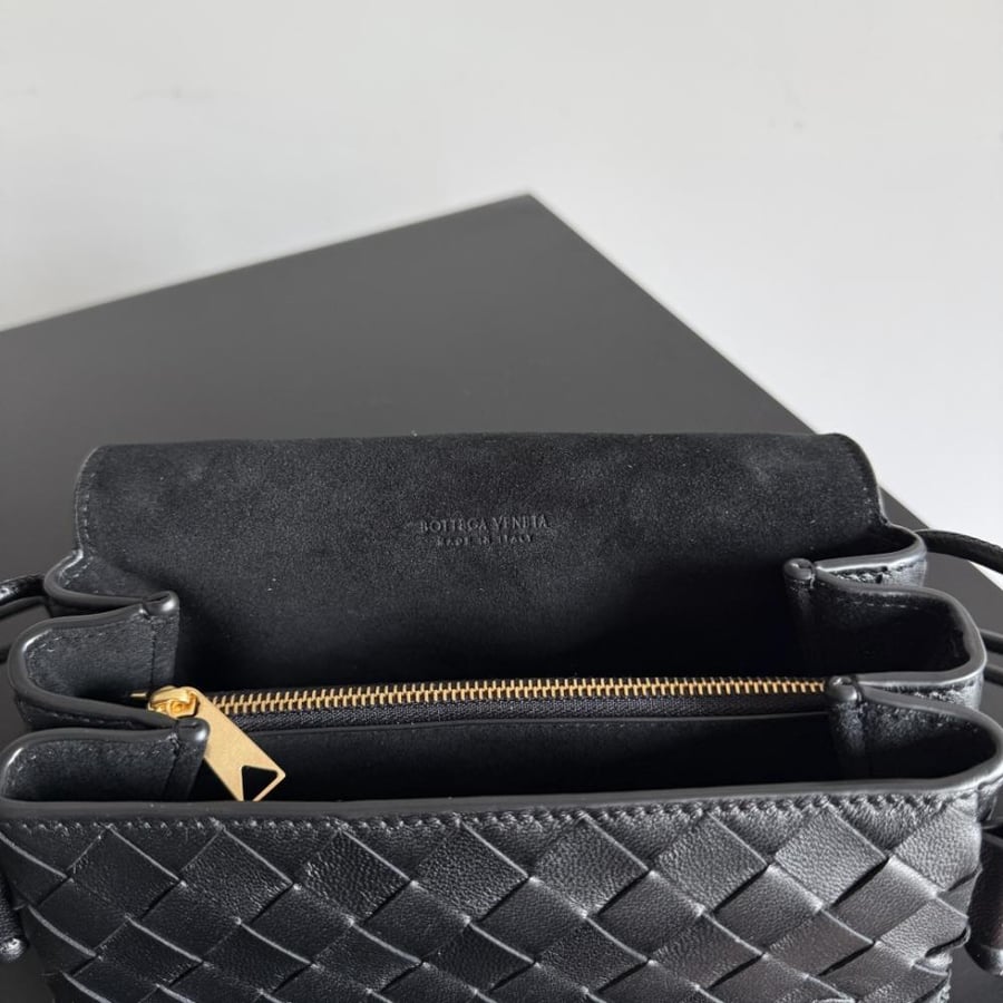 BV Dustbag Shoulder Bag (Suede) 32cm