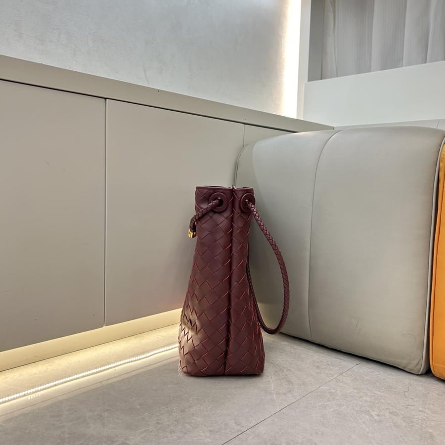Bottega Veneta Andiamo New Bucket Bag 21cm