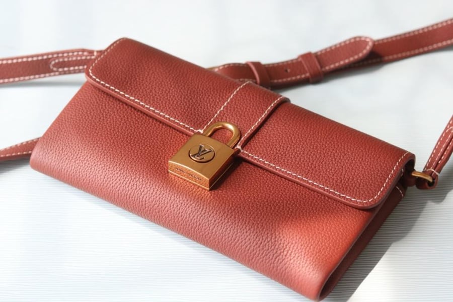 LV Lockme Chain Wallet 22cm