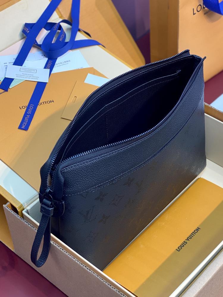 Louis Vuitton Pochette Voyage