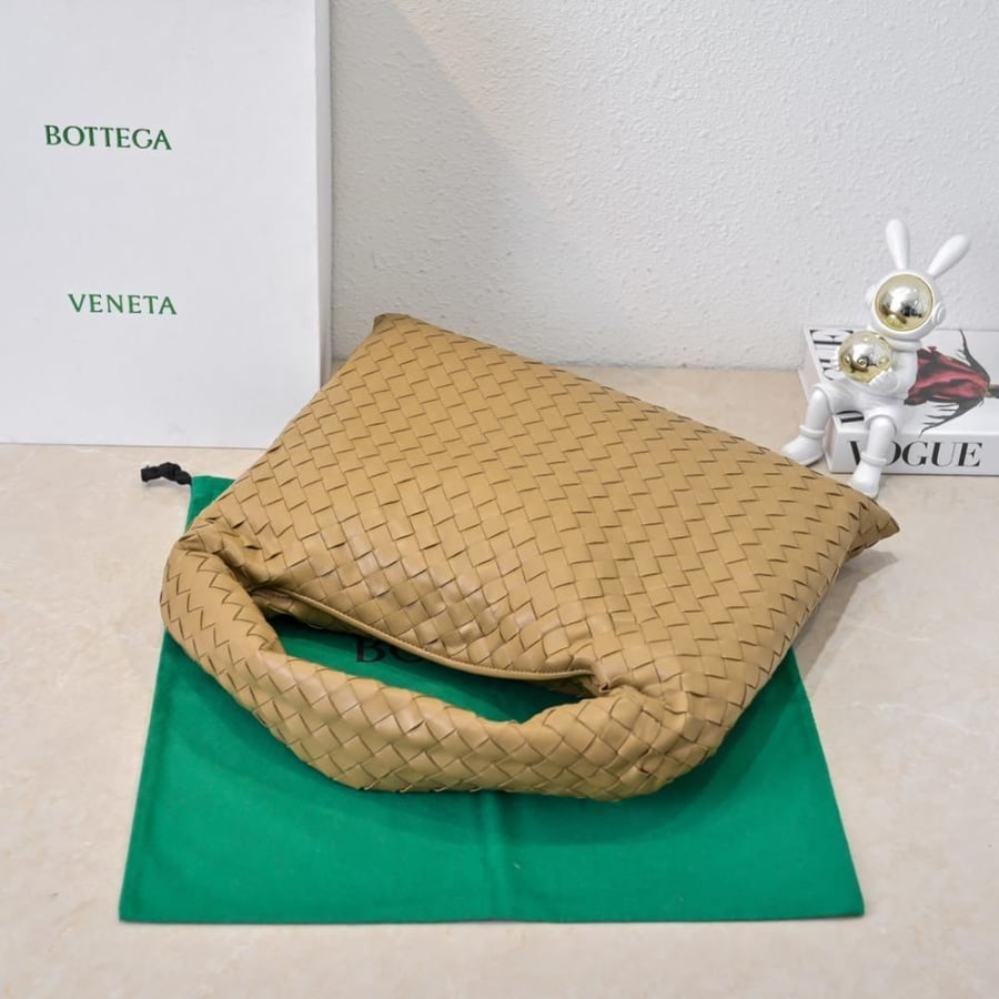 BV New Medium Hop Bag 46cm (Leather)