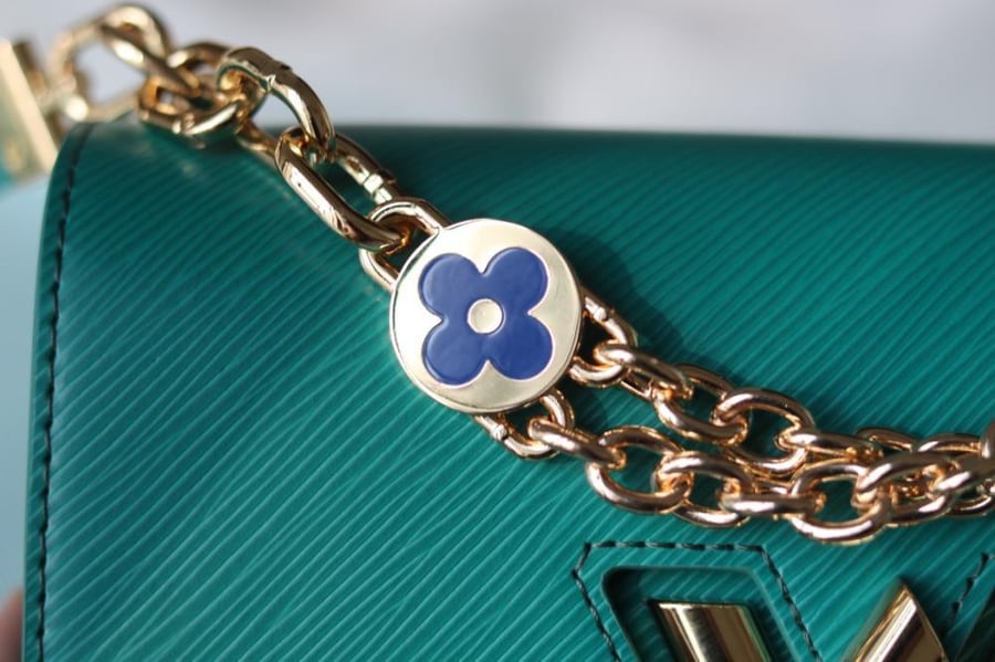 LV Twist Monogram Chain 23cm