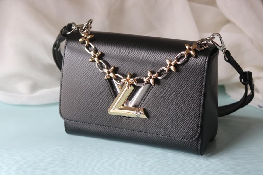 LV Twist Monogram Chain 23cm