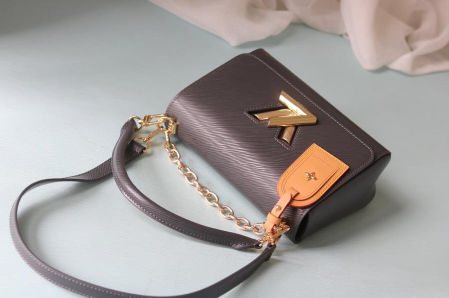 LV Twist with Luggage Tag 23cm