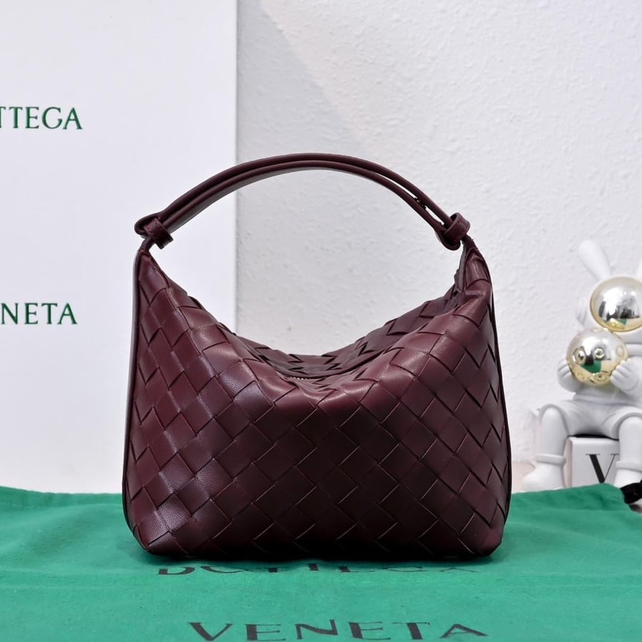 BV Wallace Shoulder Bag 22cm