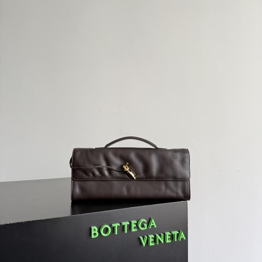 Bottega Veneta Andiamo Clutch 31cm