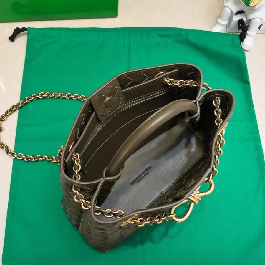 BV Small Andiamo Chain Bag 25cm