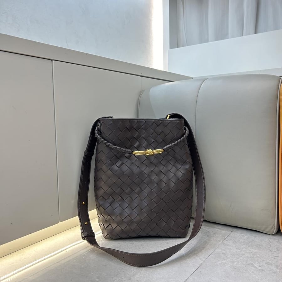 Bottega Veneta Andiamo New Bucket Bag 21cm