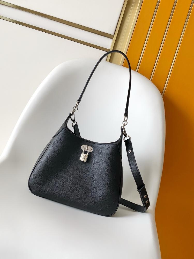 LV Perforated Shoulder Bag 25*20*6cm
