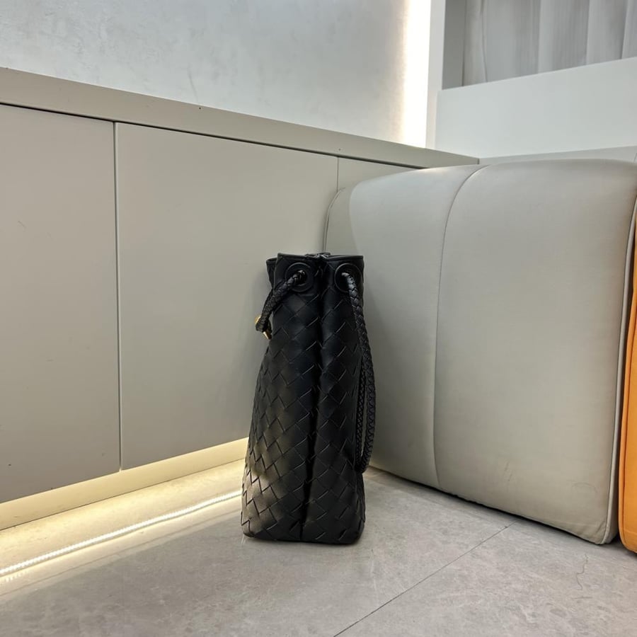 Bottega Veneta Andiamo New Bucket Bag 21cm