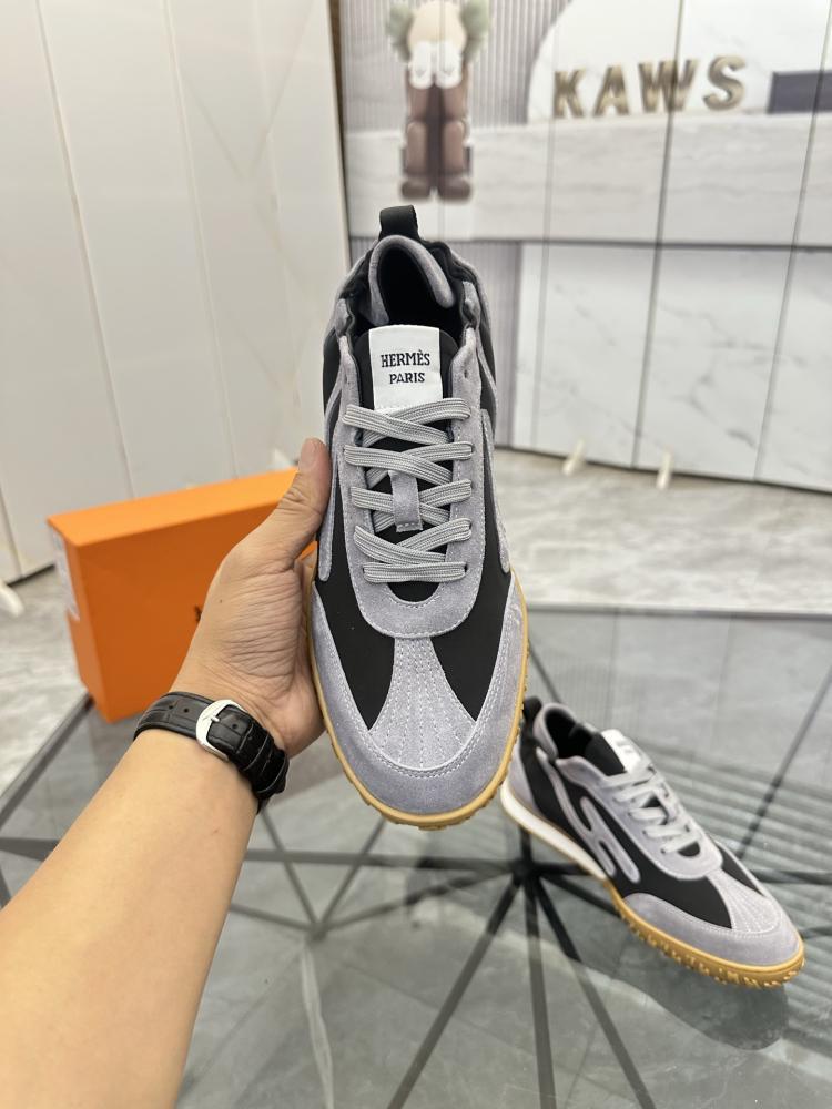 Jet Sneaker
