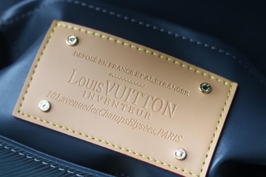 LV Twist with Luggage Tag 23cm