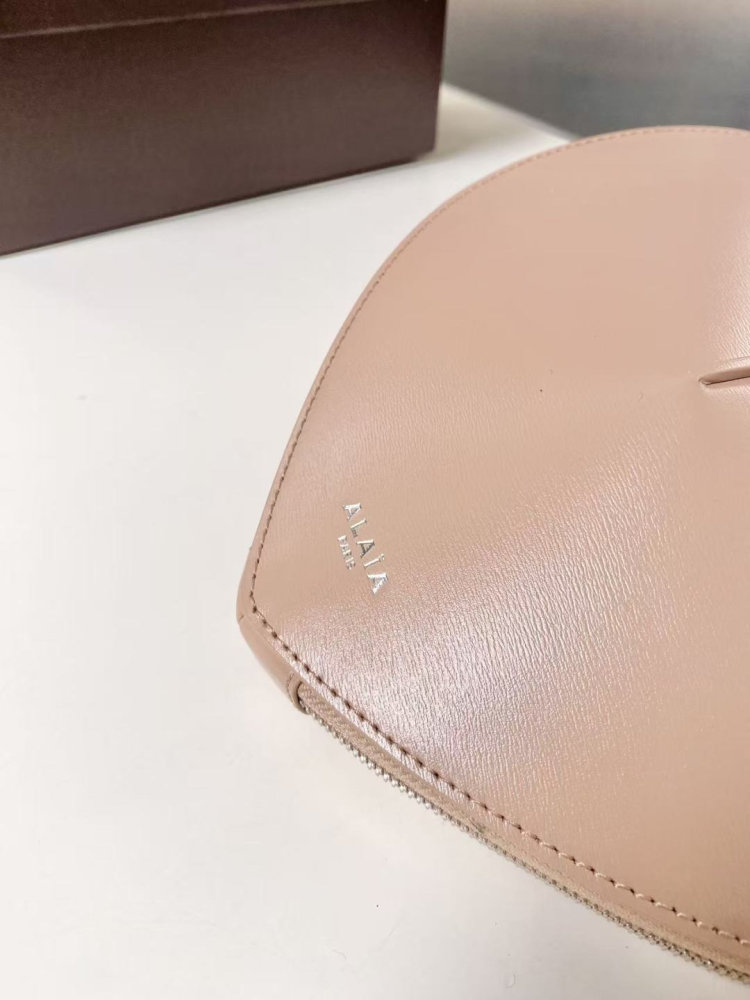 ALAÏA Le Cœur Bag Matte