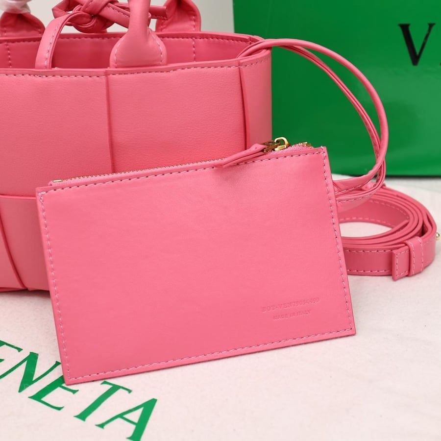 Bottega Veneta Cassette 15-Pint Intrecciato Bag 23cm