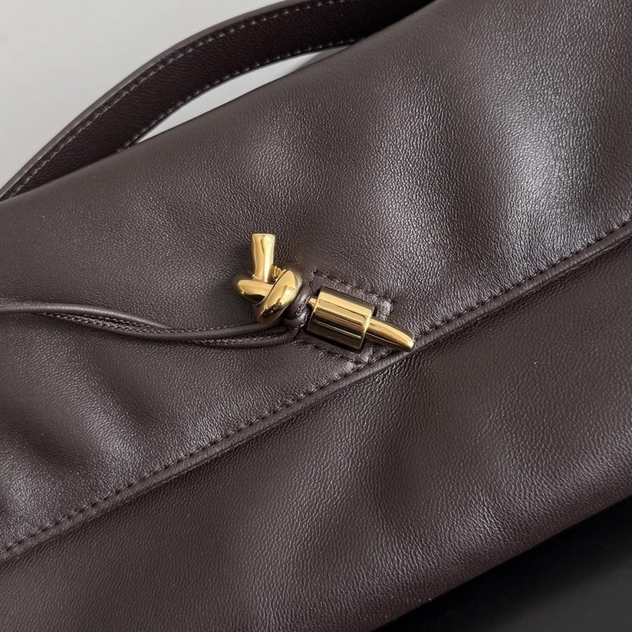 Bottega Veneta Andiamo Clutch 31cm