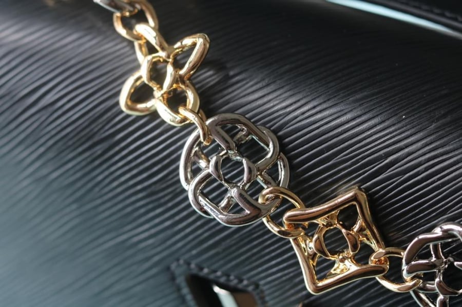 LV Twist Monogram Chain 23cm