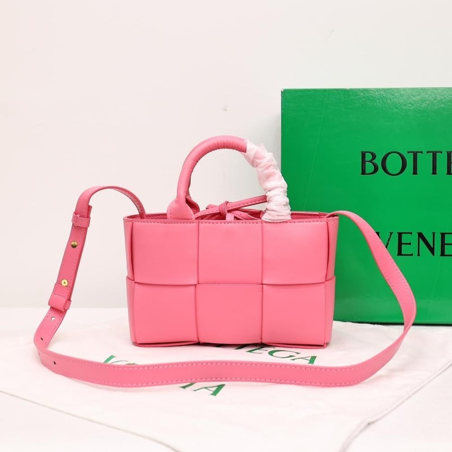 Bottega Veneta Cassette 15-Pint Intrecciato Bag 23cm