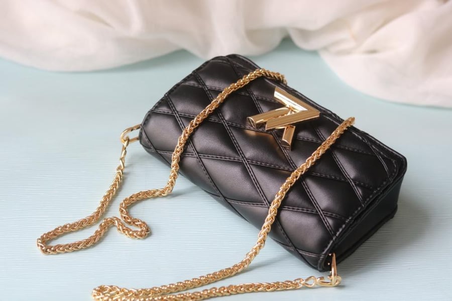 LV Twist Quilted Chain 20cm