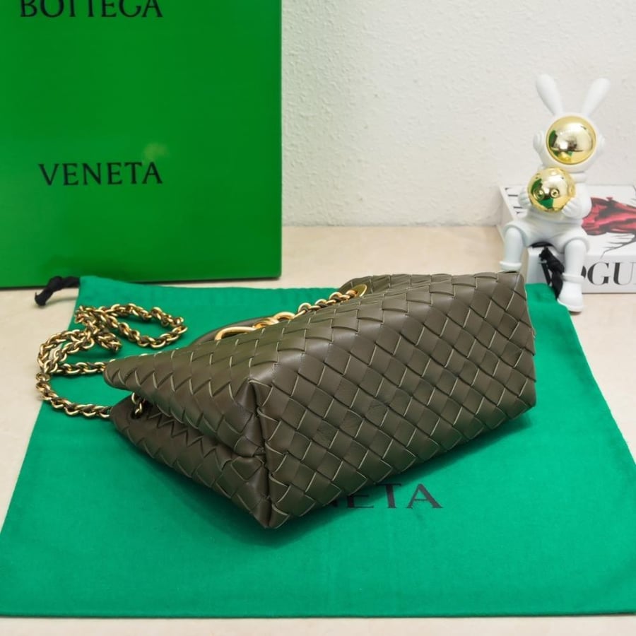 BV Small Andiamo Chain Bag 25cm