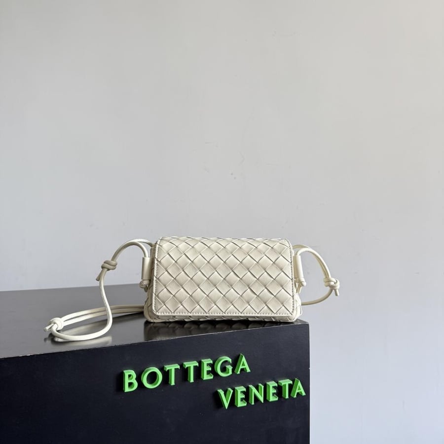 BV Dustbag Shoulder Bag (Suede) 32cm