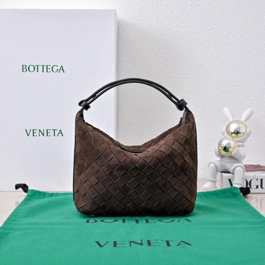 BV Wallace Shoulder Bag 22cm