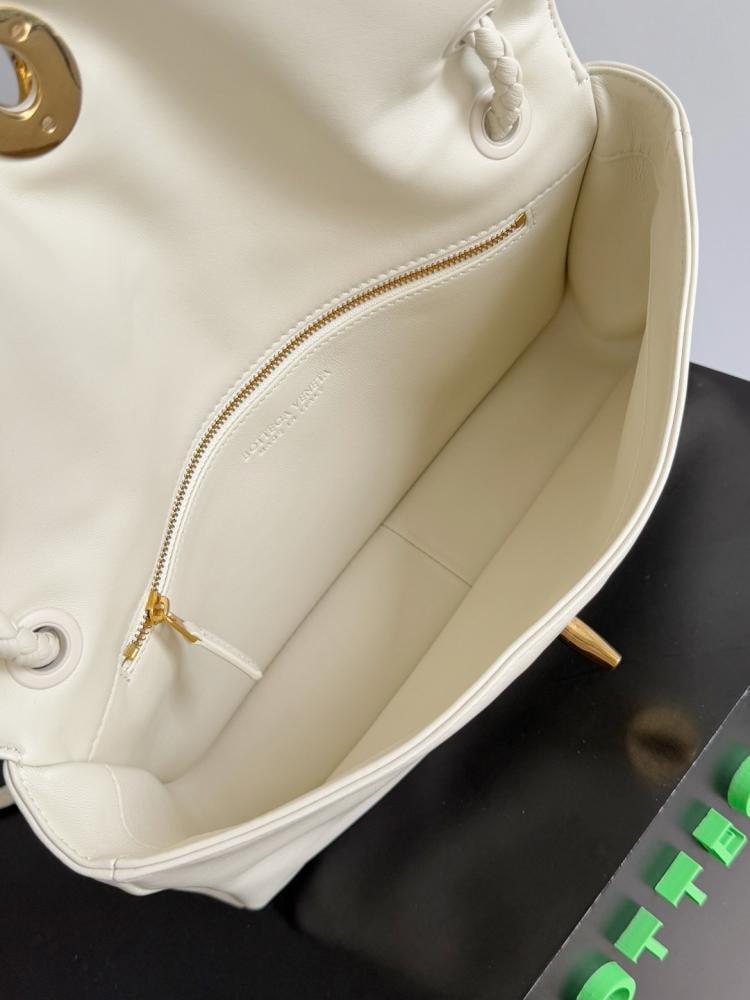 Bottega Veneta New Madison Bag 27cm