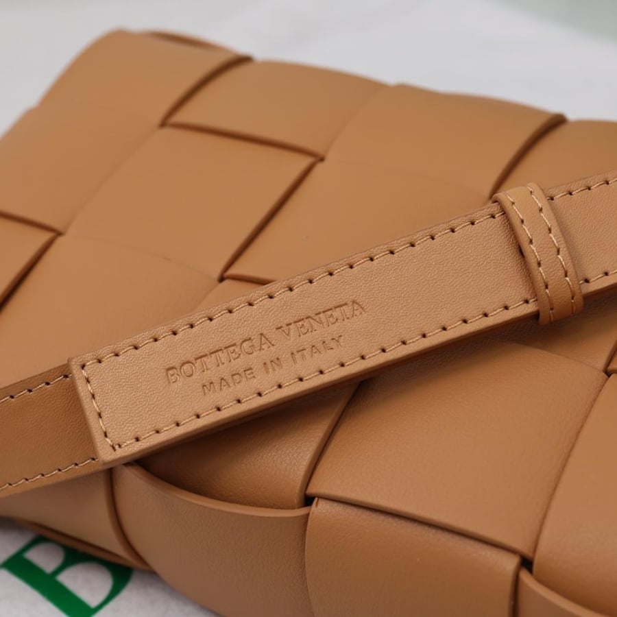 Bottega Veneta Cassette 15-Pint Intrecciato Bag 23cm