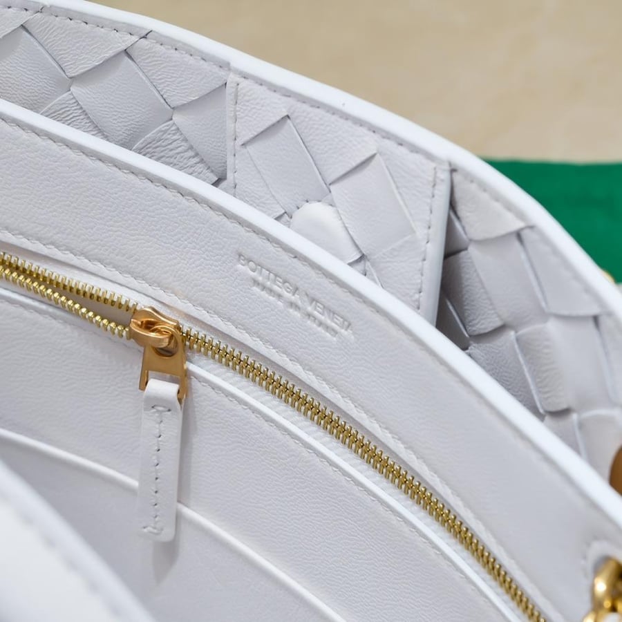BV Small Andiamo Chain Bag 25cm