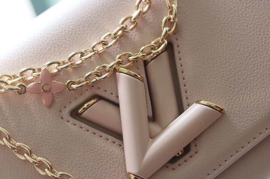 LV Twist Monogram Empreinte 23cm