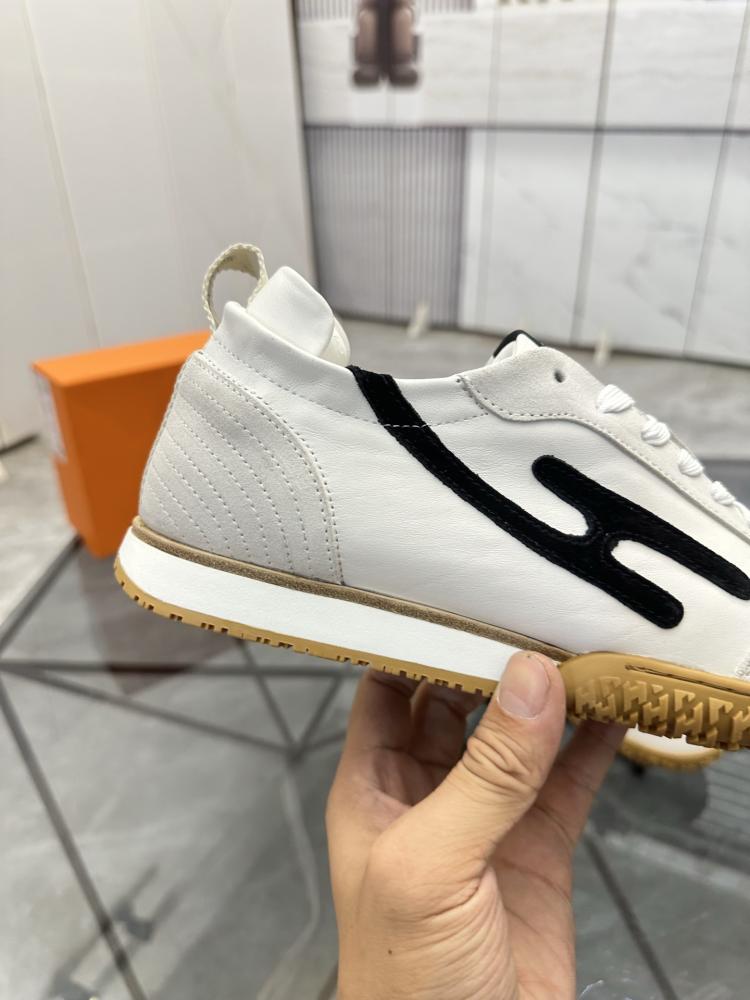 Jet Sneaker