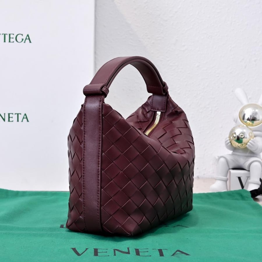 BV Wallace Shoulder Bag 22cm