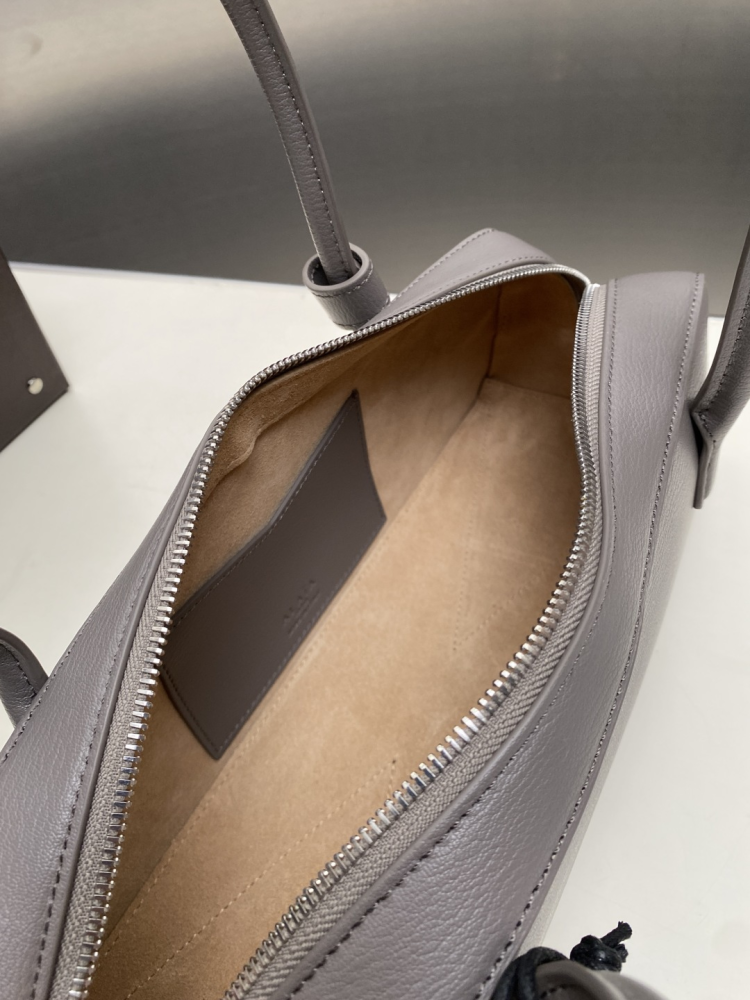 ALAÏA PARIS Le Teckel