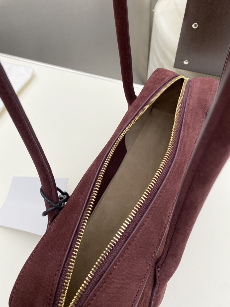 ALAÏA PARIS Le Teckel