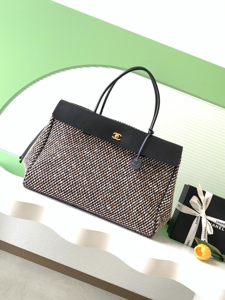 Chanel Mixed-Material Tweed and Leather Tote Bag