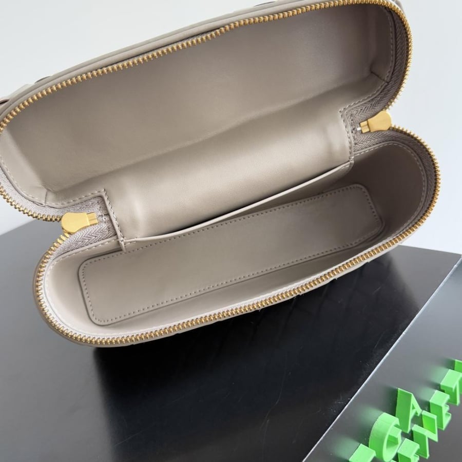 BV Vanity Case Bag 22cm