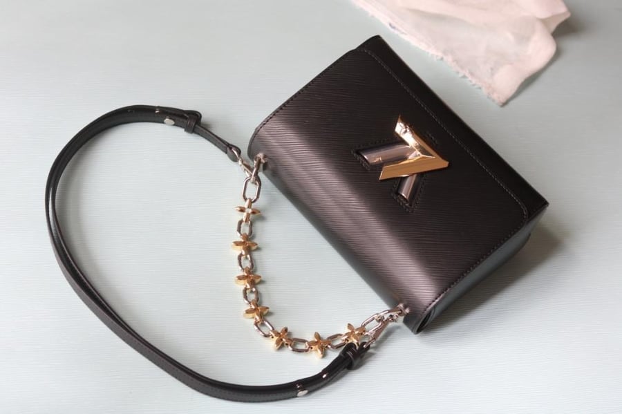 LV Twist Monogram Chain 23cm