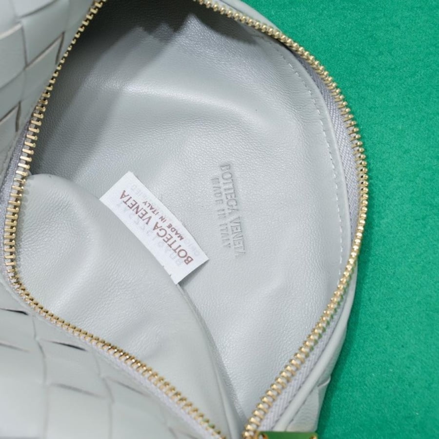 BV Wallace Shoulder Bag 22cm