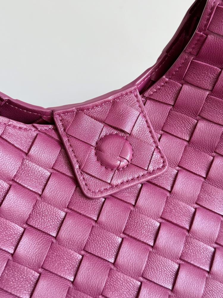 BV Campana Shoulder Bag 33cm