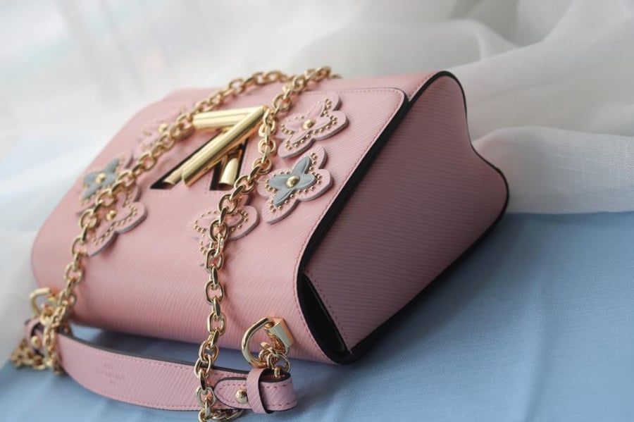 LV Twist Embellished 23cm