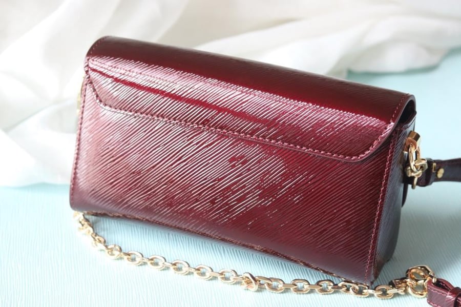 LV Twist East-West 23.5cm