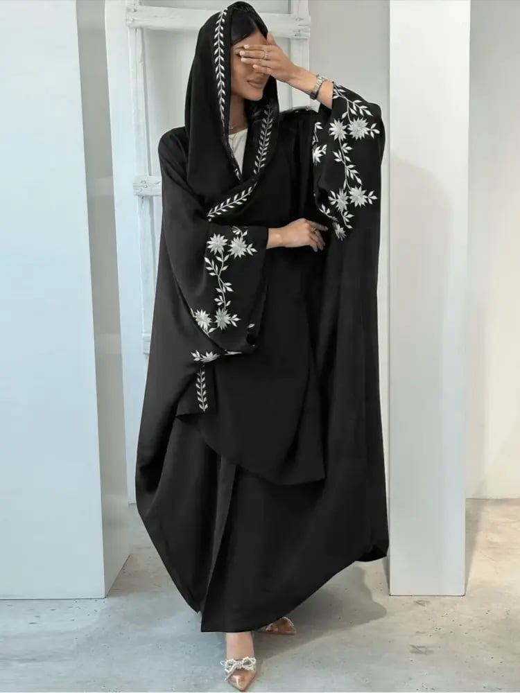 طقم جديد من العباءة المطرزة