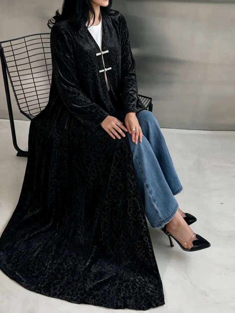 عباية نسائية سوداء