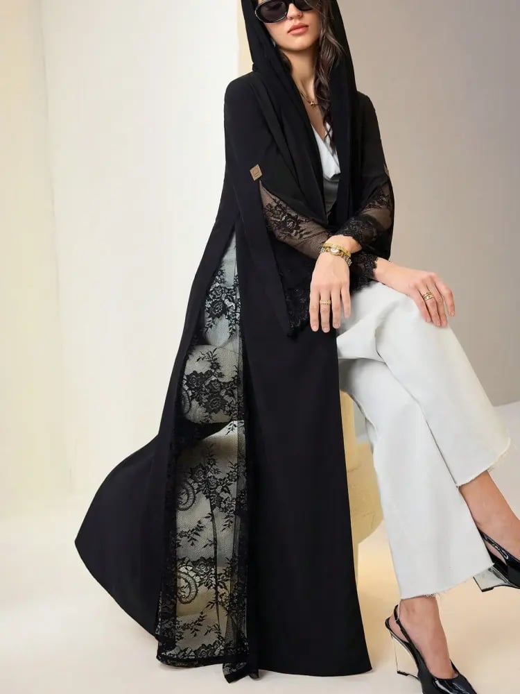 عباءة نسائية أنيقة
