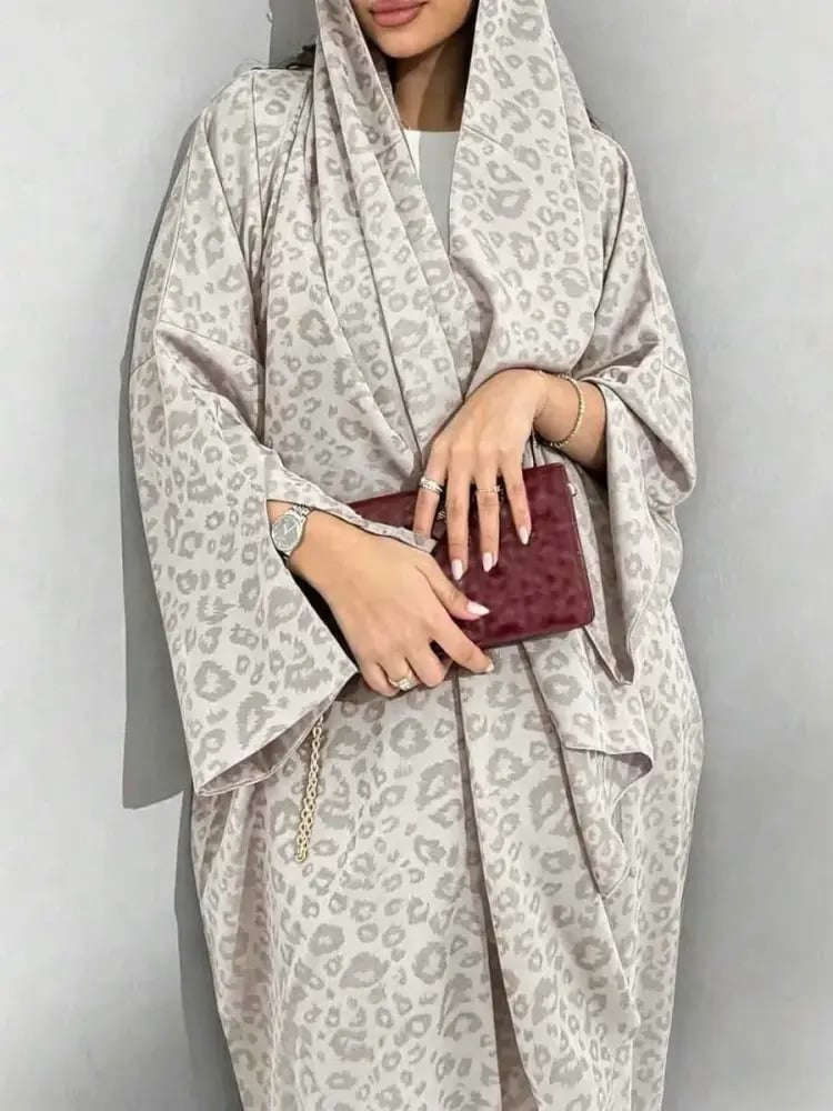 طقم من قطعتين، بتصميم بسيط