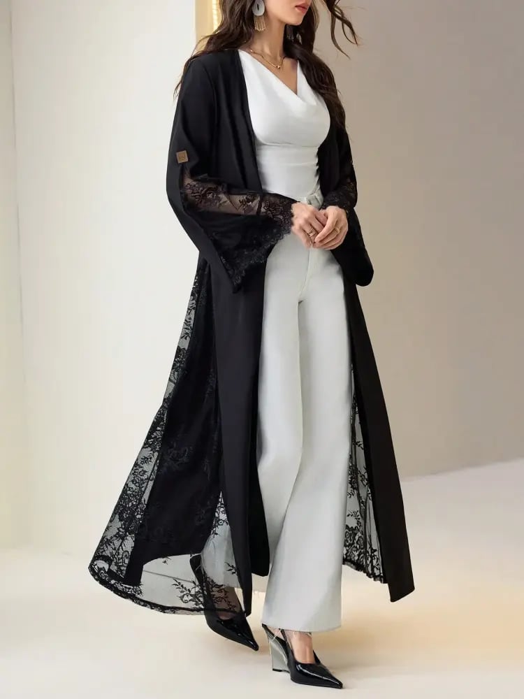 عباءة نسائية أنيقة