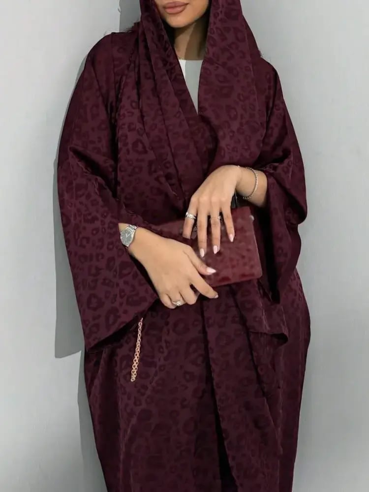 طقم من قطعتين، بتصميم بسيط