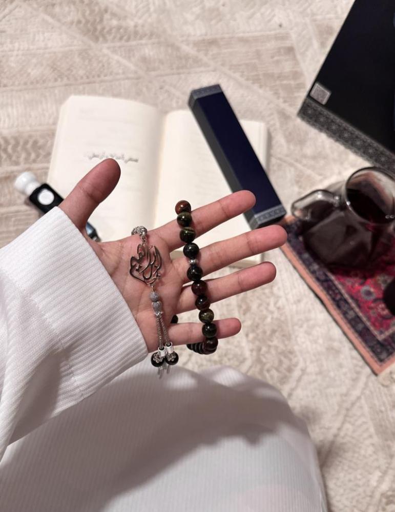 سبحة عقيق حجر عين النمر  مخصصة بالاسم بتصميم ملكي أنيق